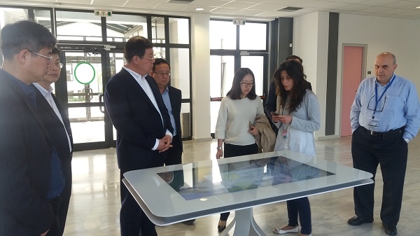 Η Διοικητική Επιτροπή της ζώνης υψηλής τεχνολογίας του Qingdao (QHZA) επισκέπτεται το κτίριο Διάχυτης Νοημοσύνης