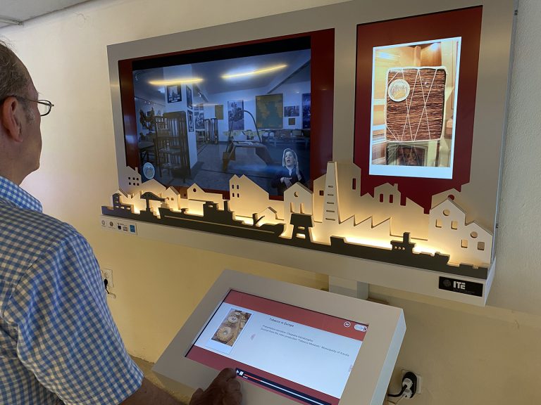 Interactive City and Tobacco Production History System